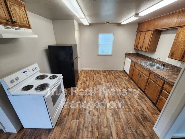 Photo - 1021 Hillside Dr