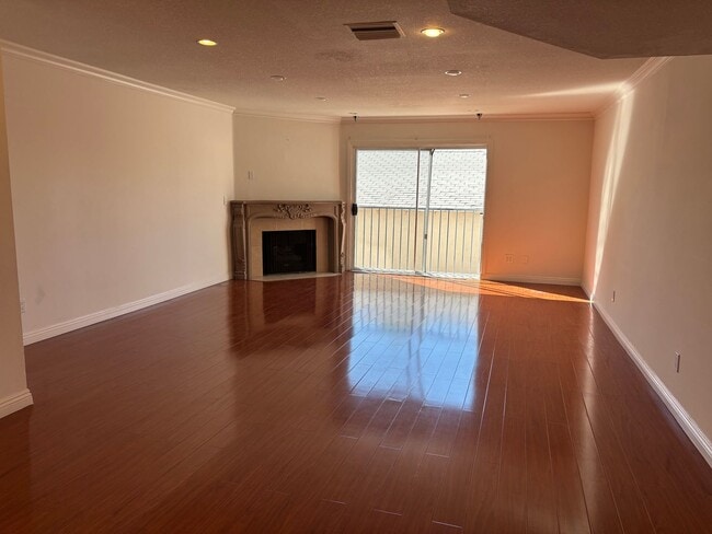 Photo - 10208 Pinewood Ave Unidad #5
