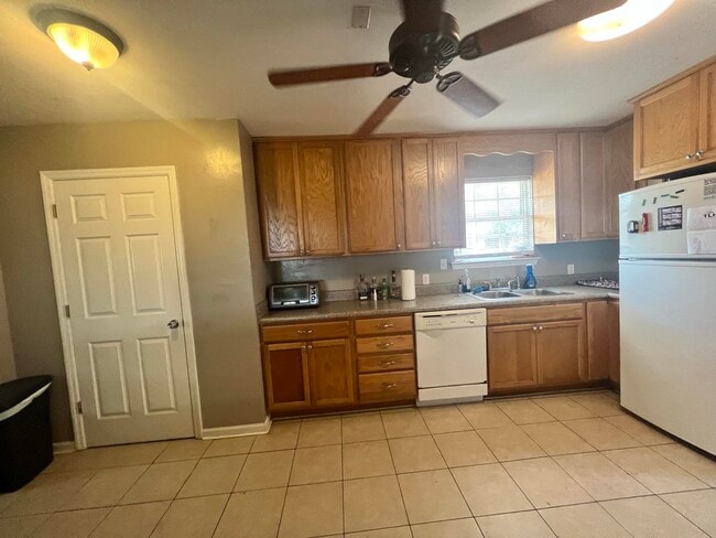 Photo - 2633 Mission Rd