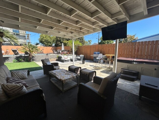 Photo - 3 Bed, 1 Bath in Clairemont with a Pool!