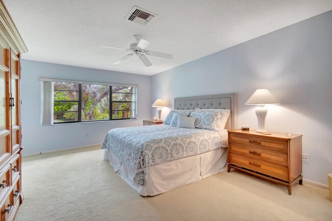 Photo - 19 Westgate Ln Unit 19f
