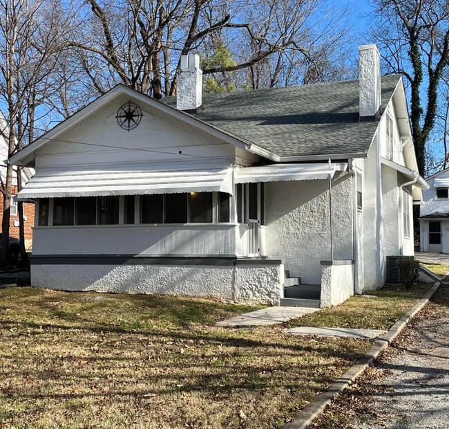 Building Photo - 710 N Maple St Unit A