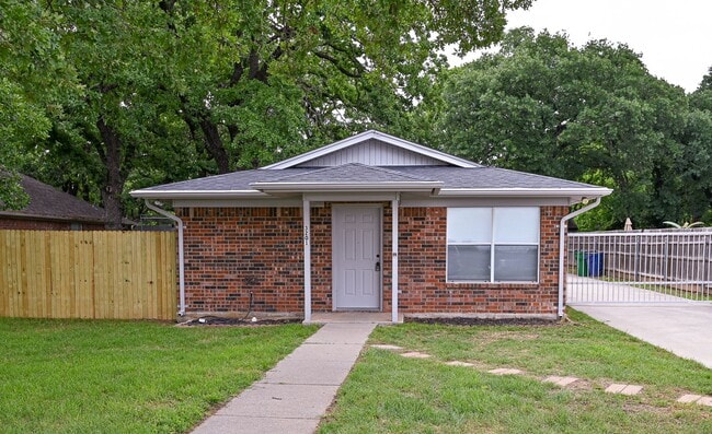 Building Photo - Charming 3 Bedroom 2 Bath, Decatur TX