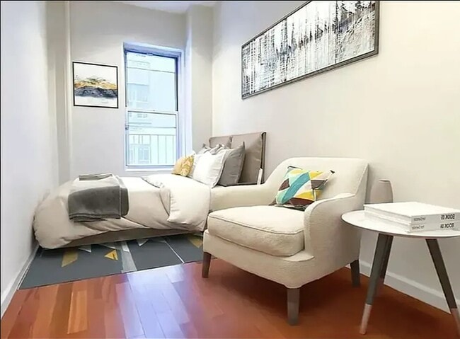 Photo - 129 W 56th St Unidad 5R