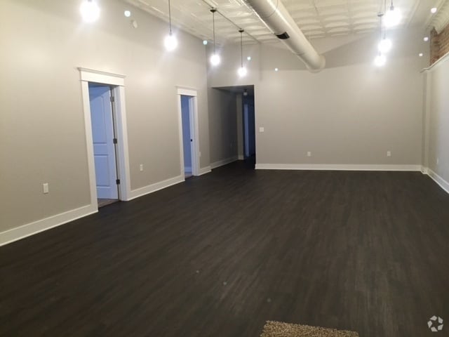 Building Photo - ATTENTION STUDENTS: 4 BEDROOM DOWNTOWN APA... Rental