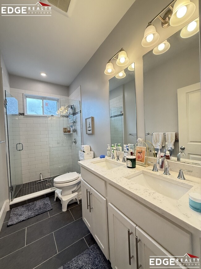 Photo - 160 Franklin St