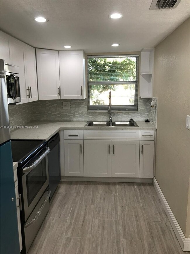 Building Photo - 9353 Fontainebleau Blvd Unit A201