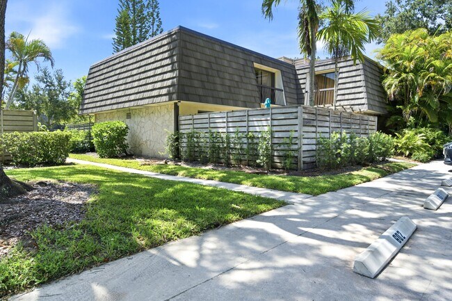 Building Photo - 605 6th Terrace