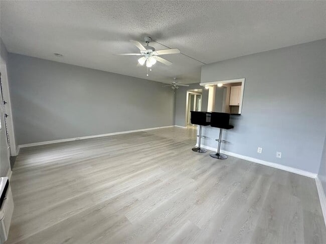 Photo - 254 Newport P Unidad 254