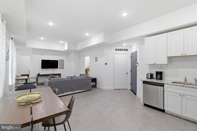 Photo - 925 N Broad St Unit 4A