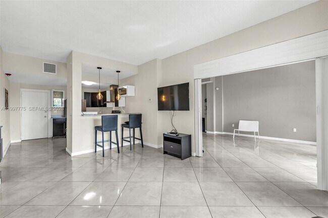 Photo - 11111 Biscayne Blvd Unidad 116