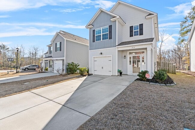 Photo - 312 Wesleyan Way