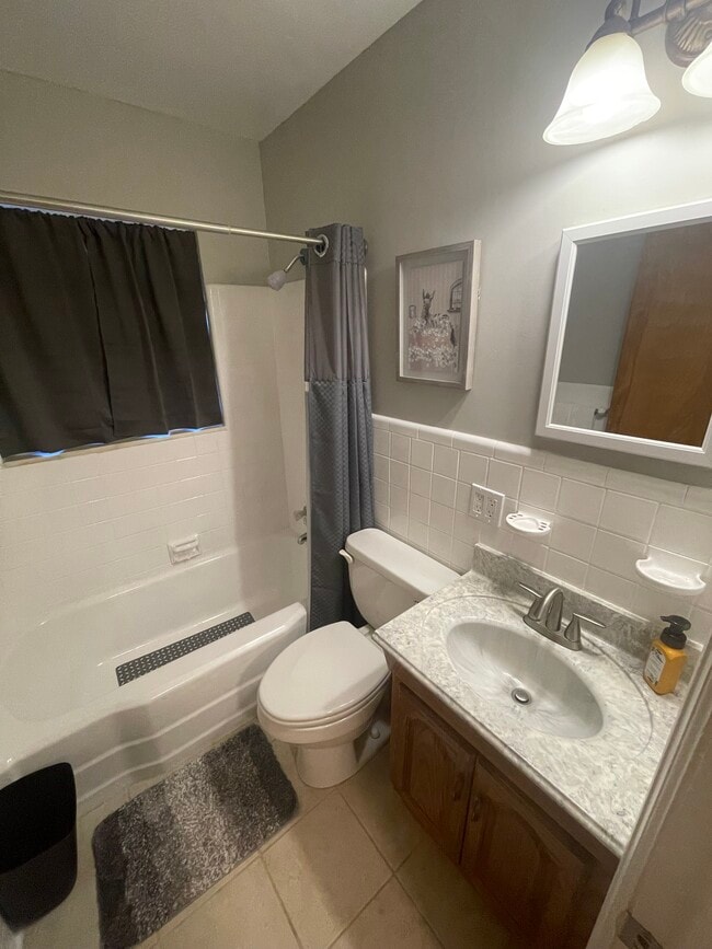 Photo - 3038 Sherbrooke Rd