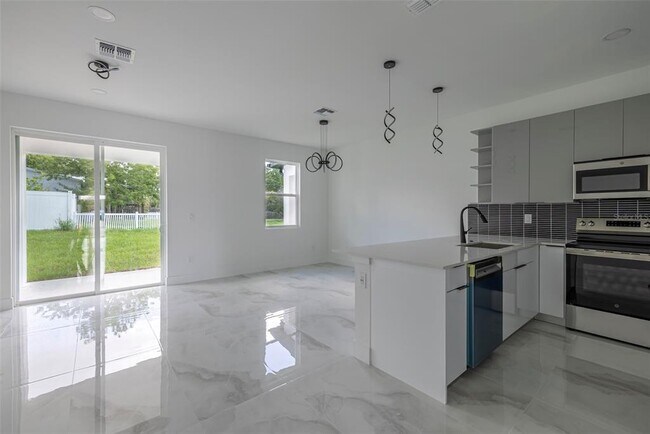 Photo - 2005 BARROSO St