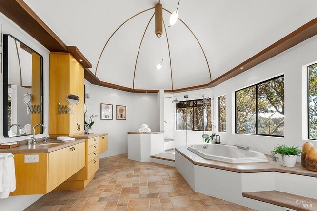 Photo - 1100 Bayhills Dr