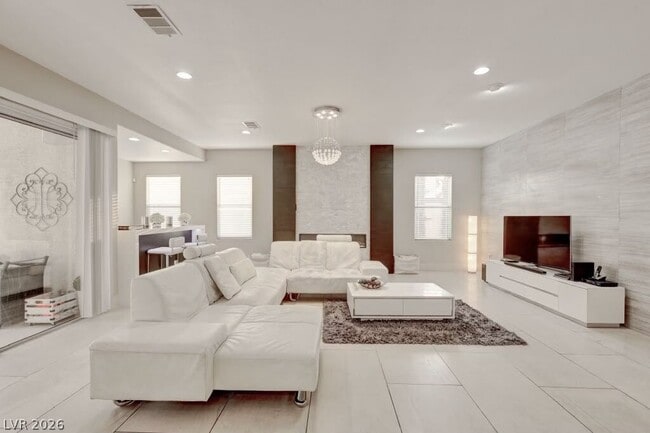 Photo - 9593 Verneda Ct
