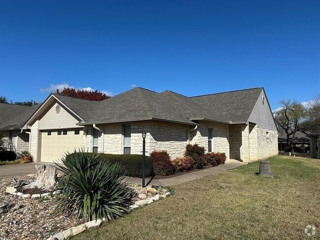 Building Photo - 32 Fairway Ln Rental