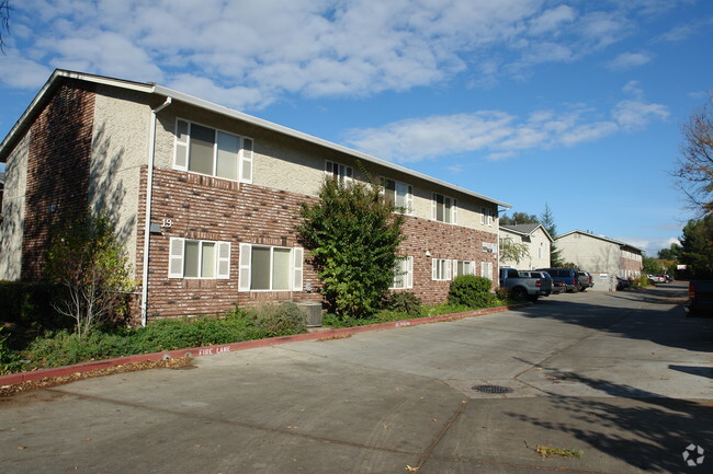 Building Photo - Legacy Townhomes