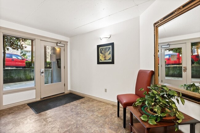 Photo - Modern 2-Bedroom Condo in Shoreline with Stylish Finishes Unit B204