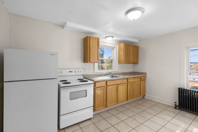 Building Photo - 113 E Main St Unit 4