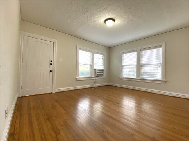 Photo - 513 W Main St Unit 1