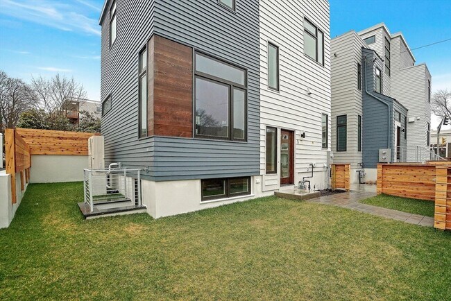 Photo - 297 Concord Ave Unidad 1