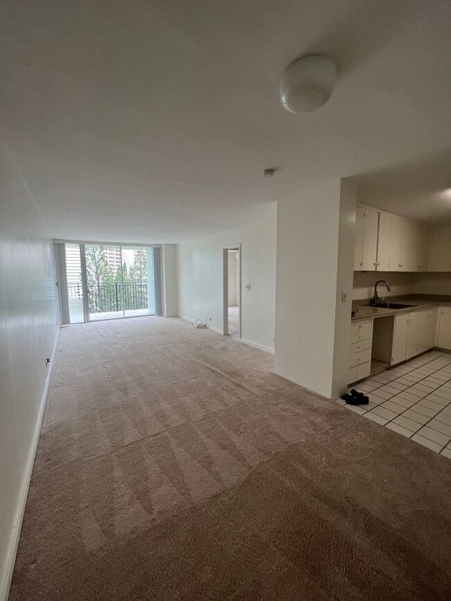 1 bedroom, 1 bath, 1 covered parking! - 1 bedroom, 1 bath, 1 covered parking! Condo Unit 904