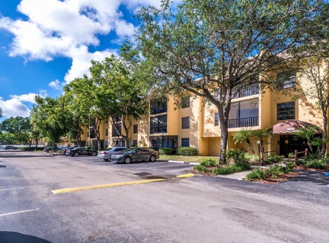 Photo - 480 NW 20th St Unidad 105