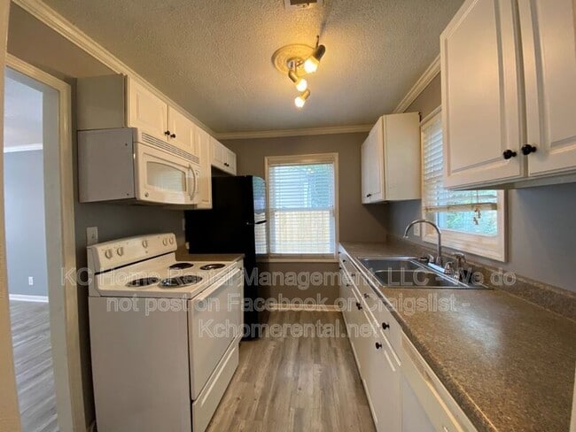 Photo - 704 NE 45th Terrace