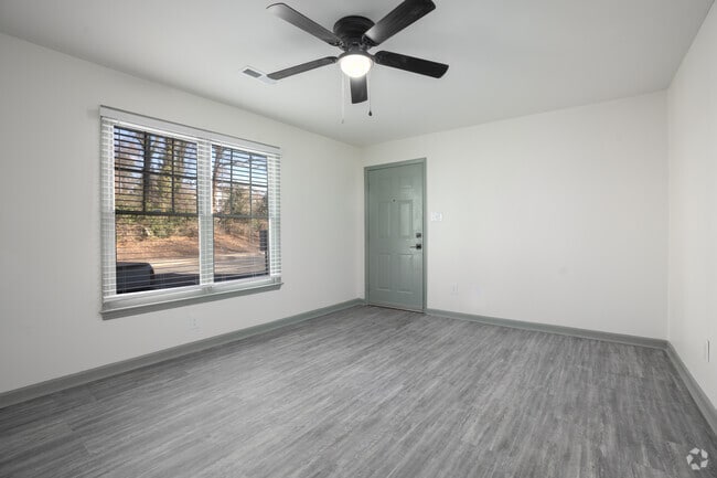 1BR,1BA -700SF