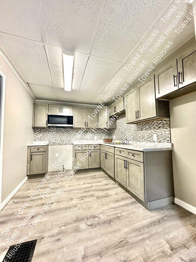 Building Photo - 40 Lawrence Pl Unit 1