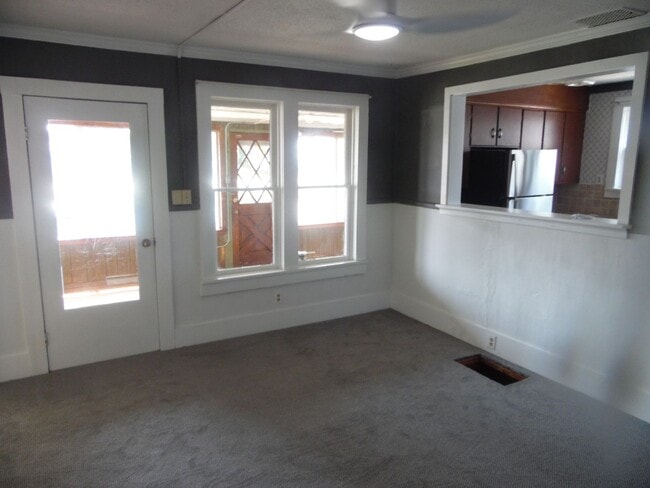 Photo - 1 Bedroom, 1 Bath Home,  close to Down Tow...