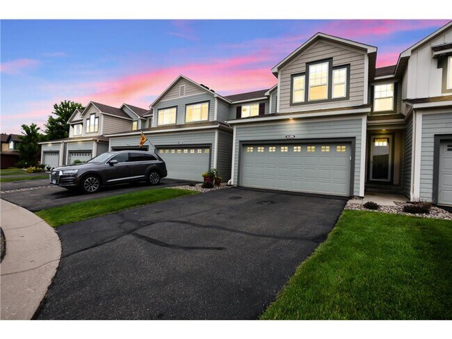 Photo - Rare 3 bed 4 bath updated almost 2300 sf townhouse in Woodbury!