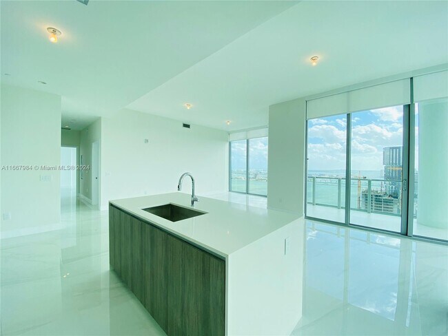 Photo - 2900 NE 7th Ave