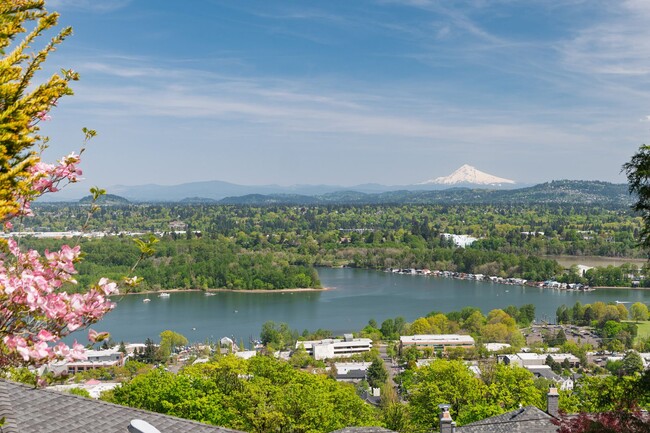 Charming 3 Bedroom 2 Bath home in the Hill... - Charming 3 Bedroom 2 Bath home in the Hill...