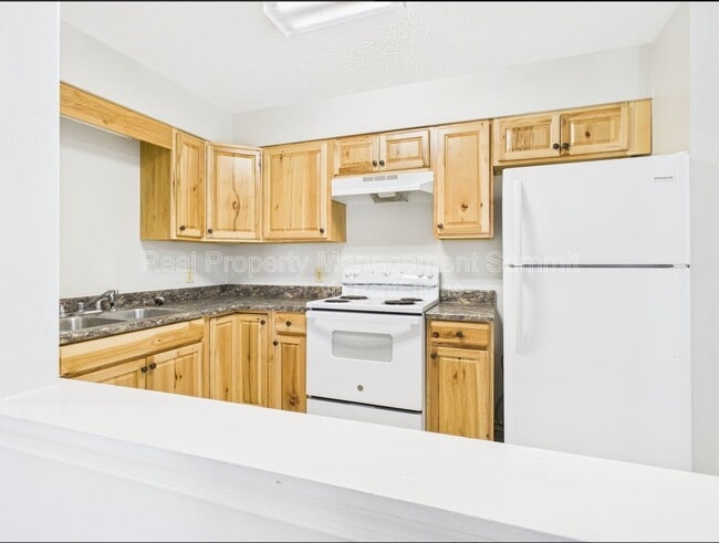 Photo - 325 Campbell St.