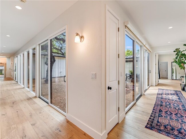 Photo - 3002 Hillview Rd