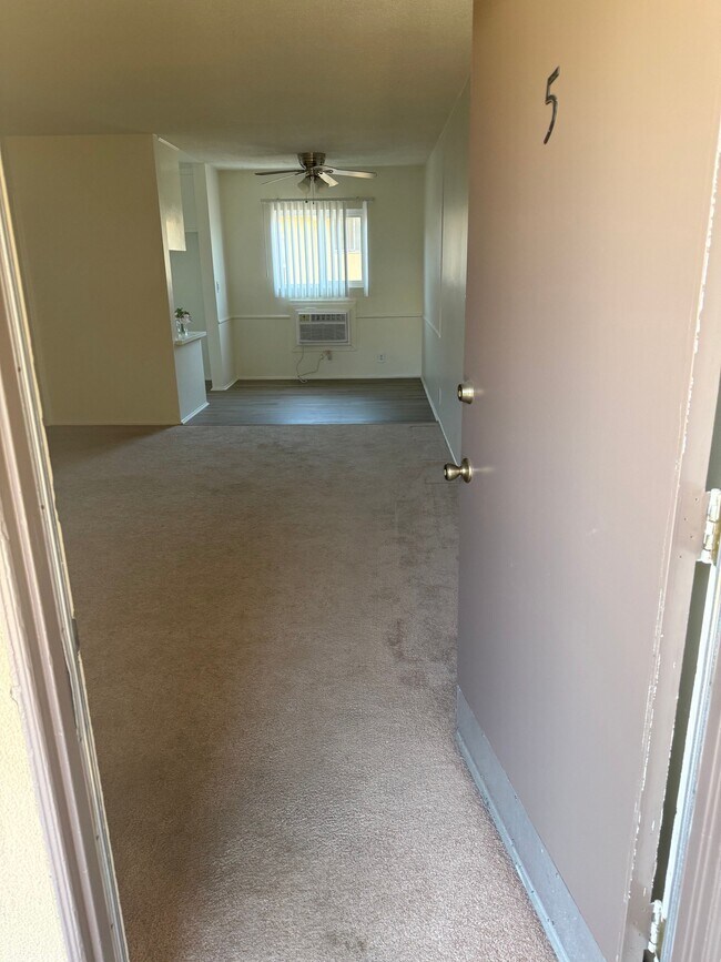 6857 Whitsett Ave