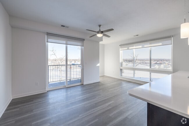 1BR, 1BA - 811SF - Living Room - TreeHouse