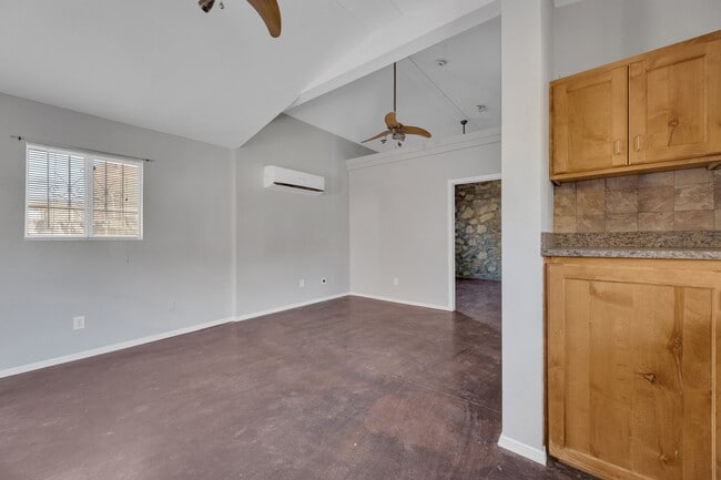 Photo - 1127 N El Paso St Unit 5