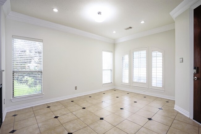 Photo - 2043 Palm Forest Ln