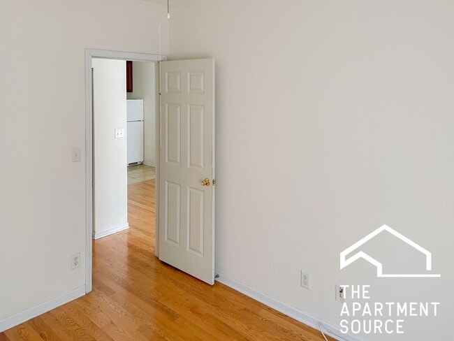 Photo - 3924 N Pine Grove Ave Unit 2W