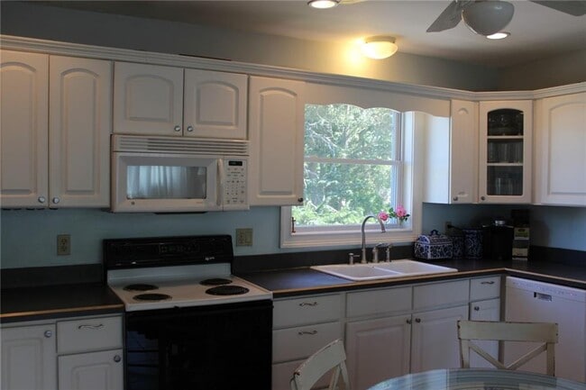 Photo - 7 Cattail Dr