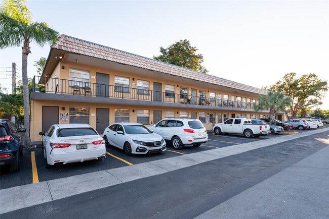 Building Photo - 1150 NE 17th Ct Unit 3