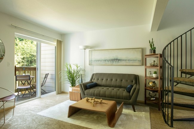 RM Living Room - Evergreen Rock Maple Apartments