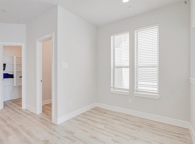 Photo - 389 N Centro Cir