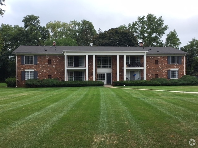 Building Photo - 460 Fox Hills Dr S Unit 460-2 Rental