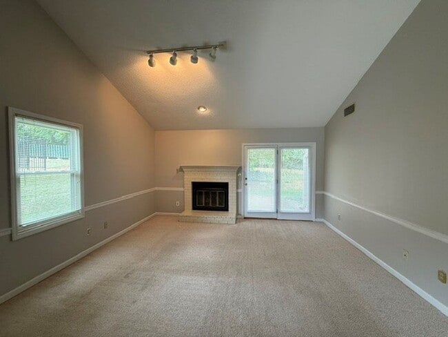 720 Landing Ln