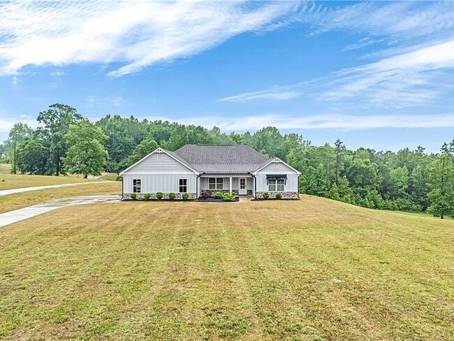 Building Photo - Country living in a modern house