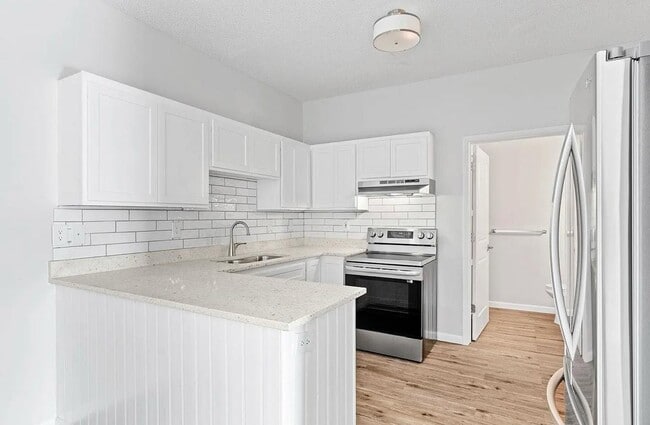 Photo - 608 Roundhouse St